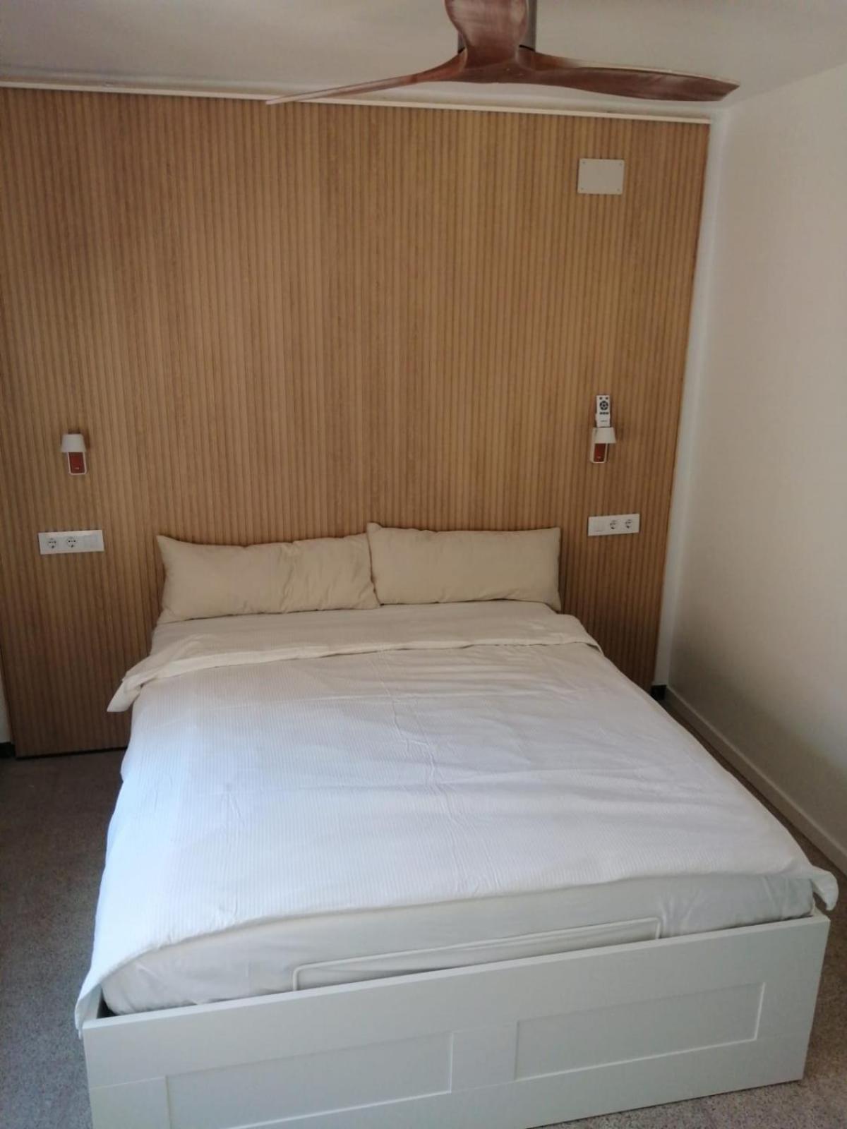 2 Bedroom Large Modern Apartment In Blanes Old Town 50M From The Beach! Exteriör bild